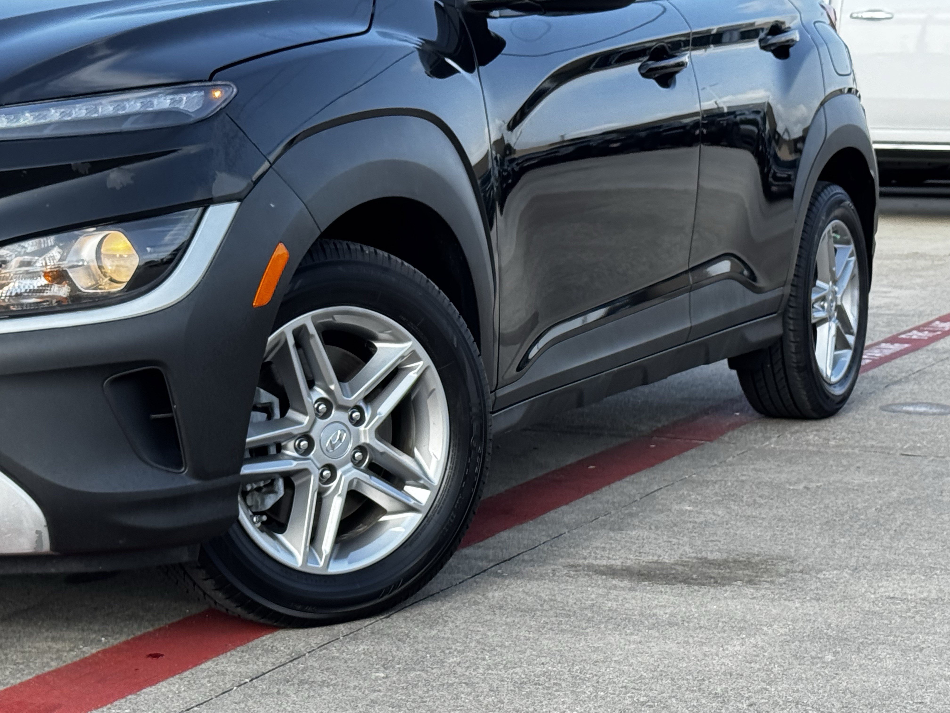 Used 2023 Hyundai Kona SE AWD/4WD image 12