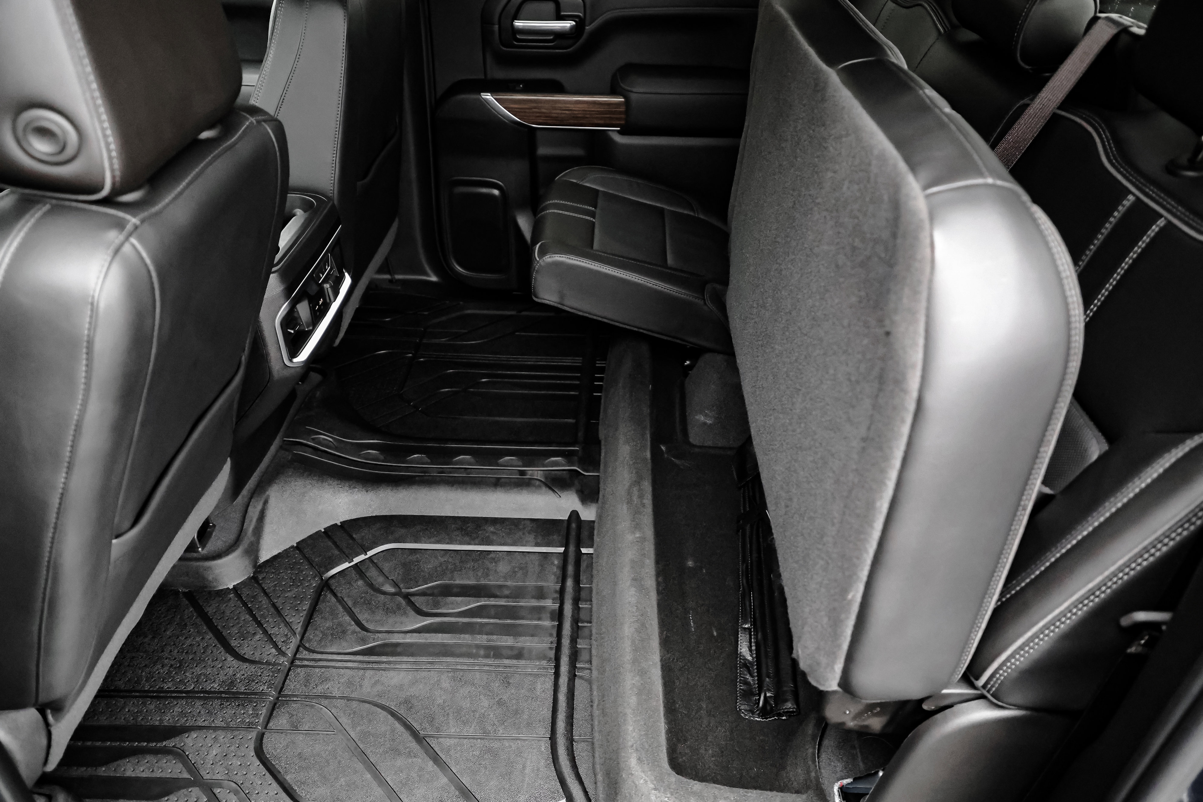 Used 2019 Chevrolet Silverado 1500 High Country w/ Technology Package image 22