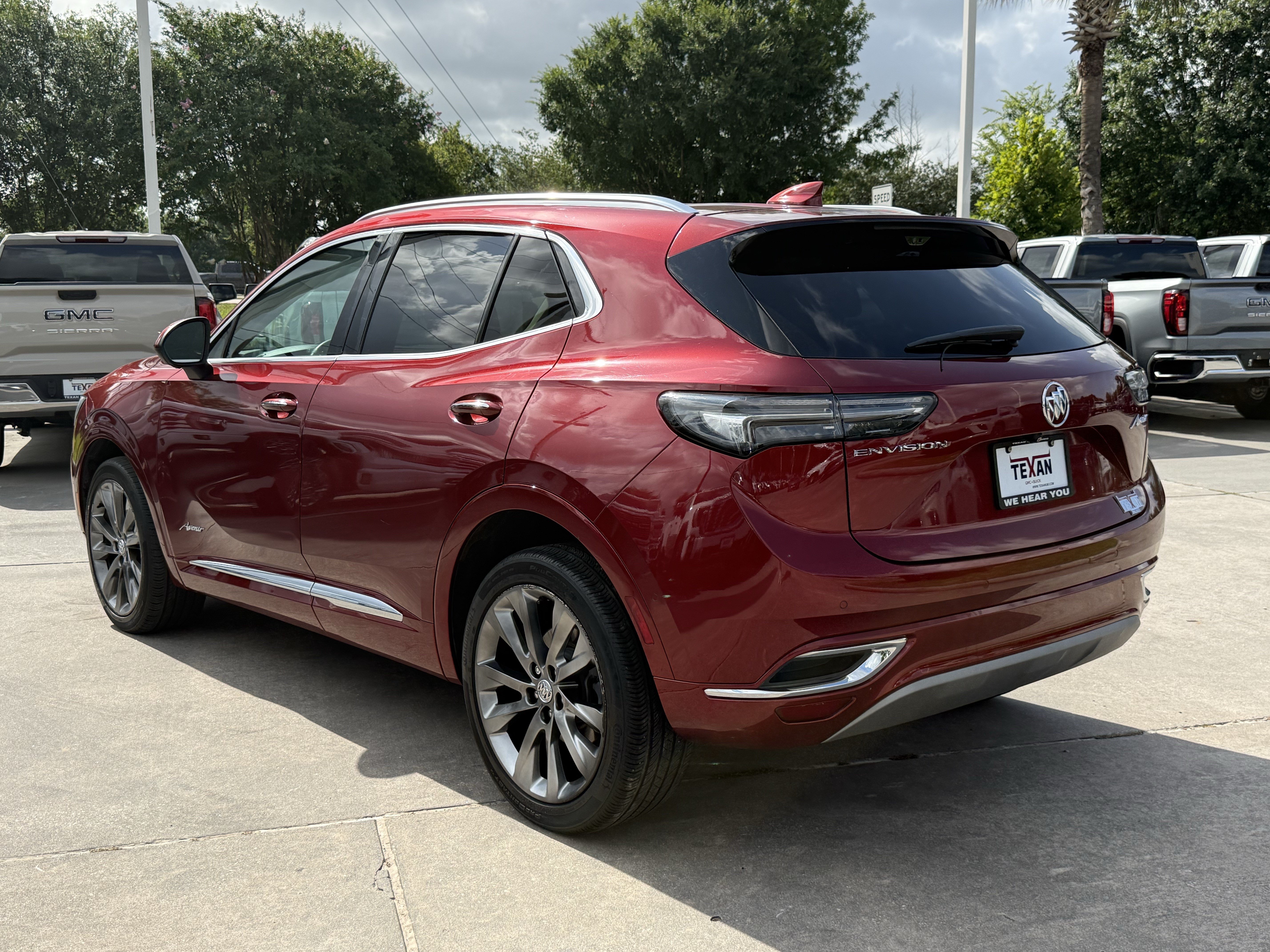 Used 2022 Buick Envision Avenir w/ Technology Package II FWD image 7