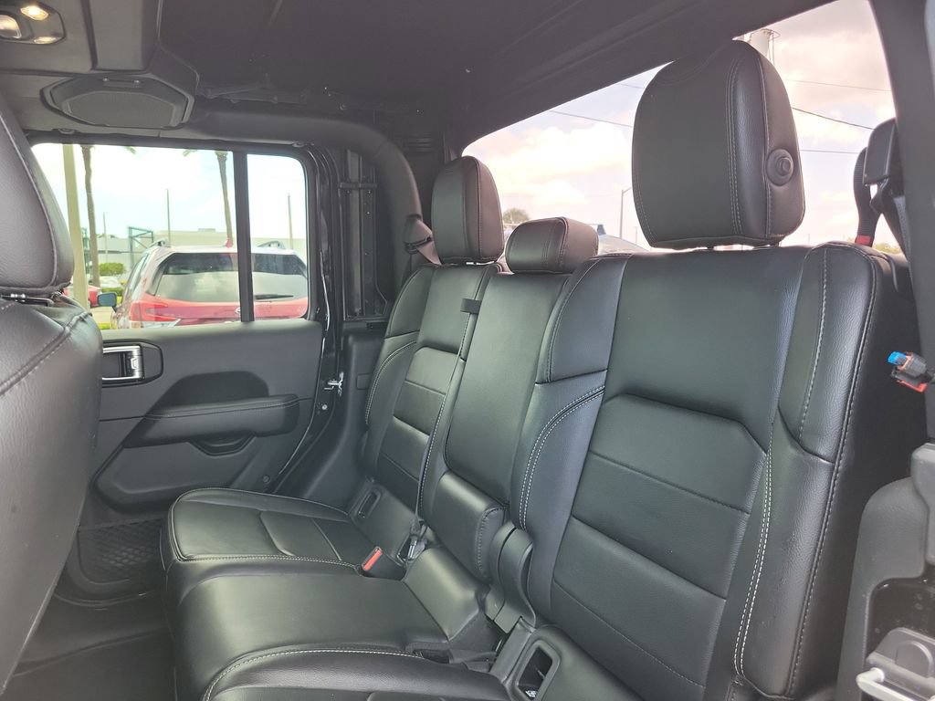 Used 2020 Jeep Gladiator Overland AWD/4WD image 9