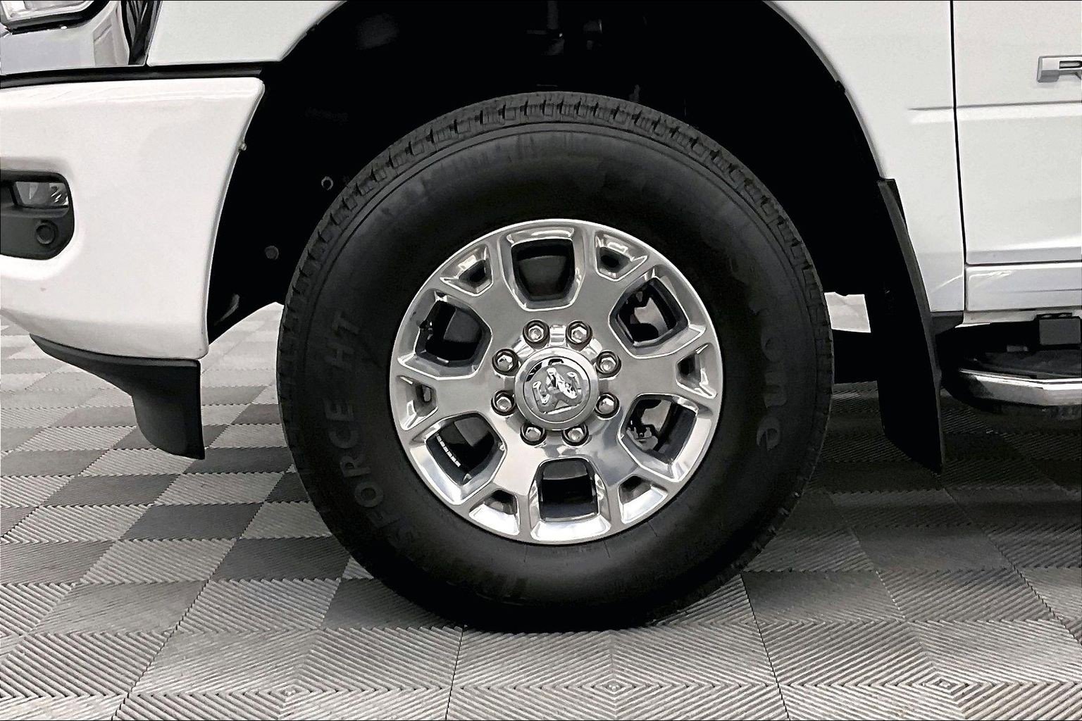 Used 2024 RAM 2500 Laramie w/ Safety Group AWD/4WD image 10