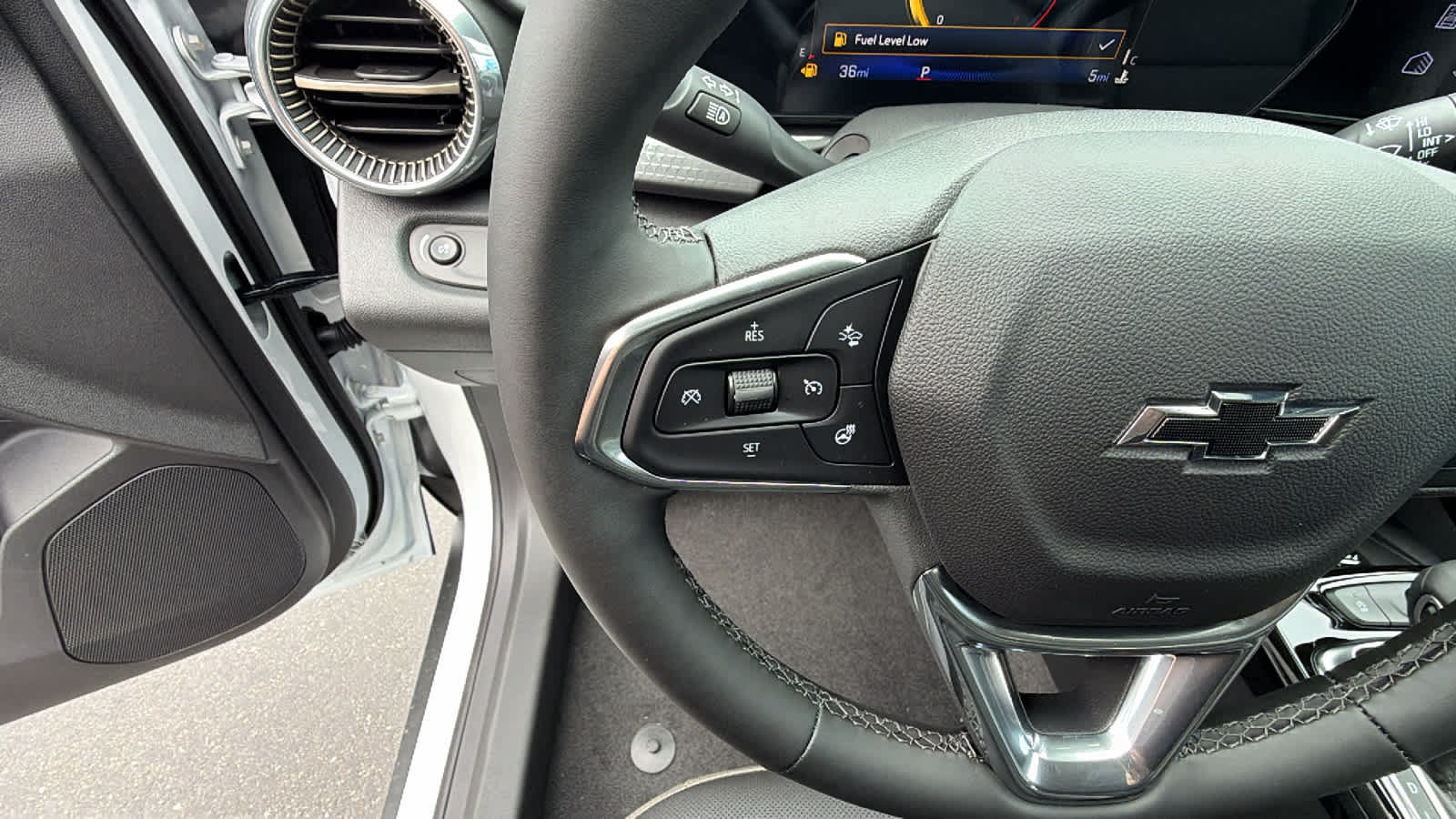 New 2026 Chevrolet Trax ACTIV w/ Sunroof Package FWD image 19