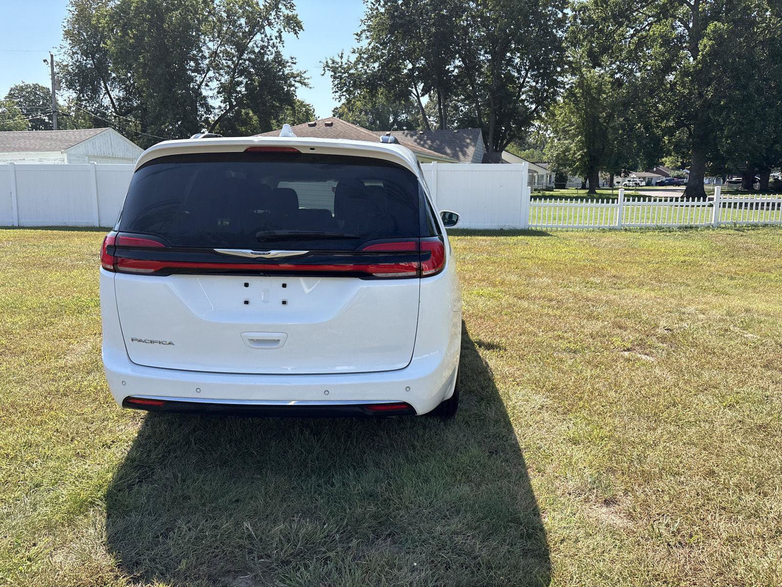 Used 2021 Chrysler Pacifica Touring FWD image 6