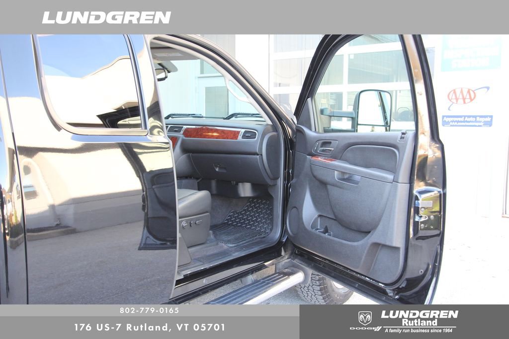 Used 2011 Chevrolet Silverado 2500 LTZ w/ LTZ Plus Package image 8