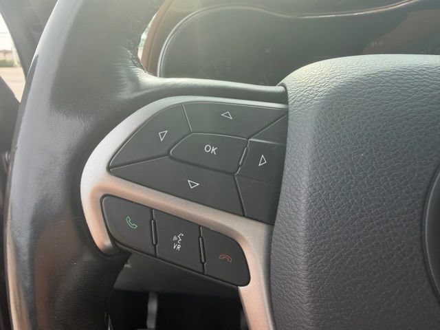 Used 2020 Jeep Grand Cherokee Overland AWD/4WD image 19