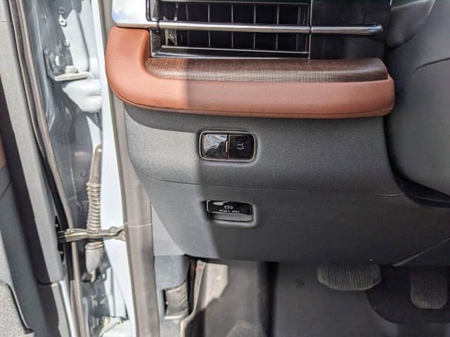 Used 2025 Lincoln Navigator Reserve image 33