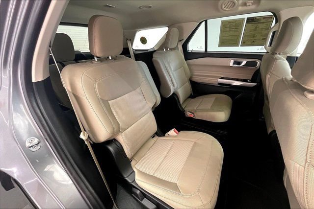Used 2023 Ford Explorer XLT AWD/4WD image 18