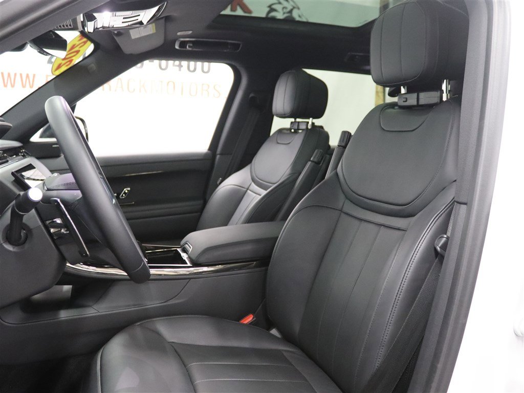 Used 2024 Land Rover Range Rover Sport SE image 9