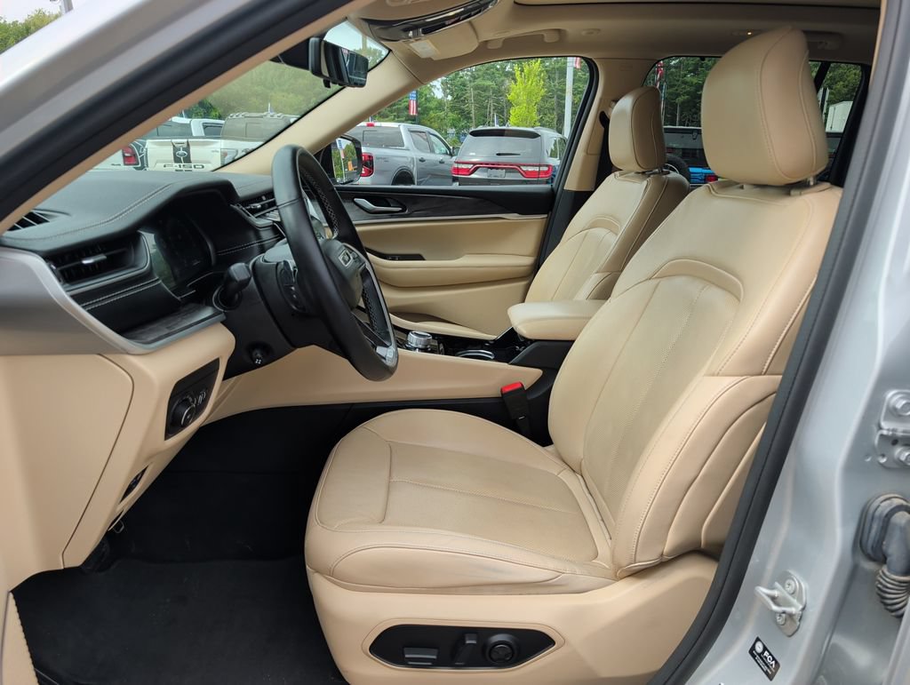 Used 2022 Jeep Grand Cherokee Limited w/ Luxury Tech Group II AWD/4WD image 13