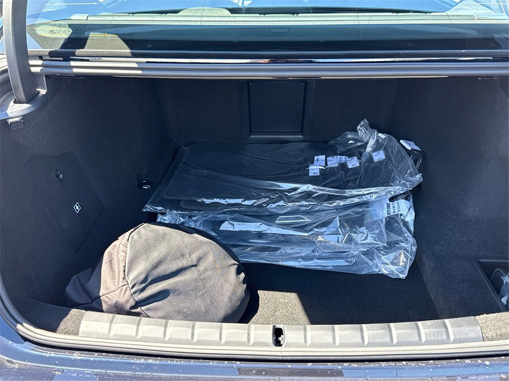 New 2026 BMW 750e xDrive image 13