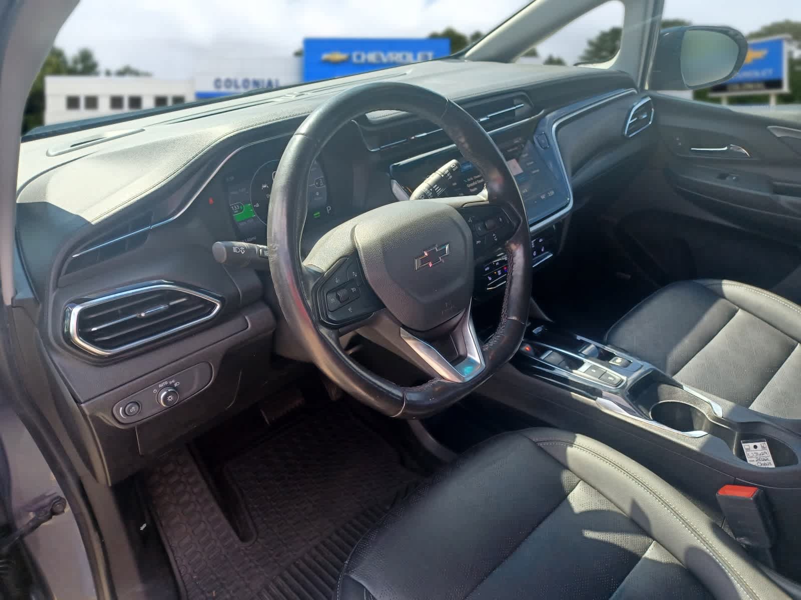 Used 2022 Chevrolet Bolt LT w/ Infotainment Package FWD image 8