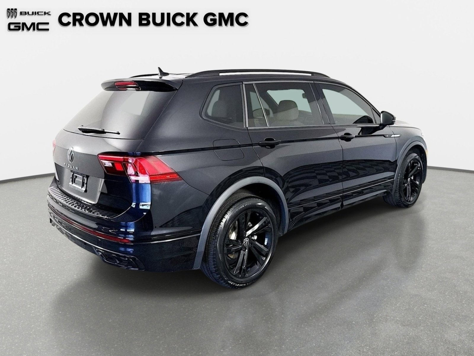 Used 2024 Volkswagen Tiguan SE R-Line FWD image 6