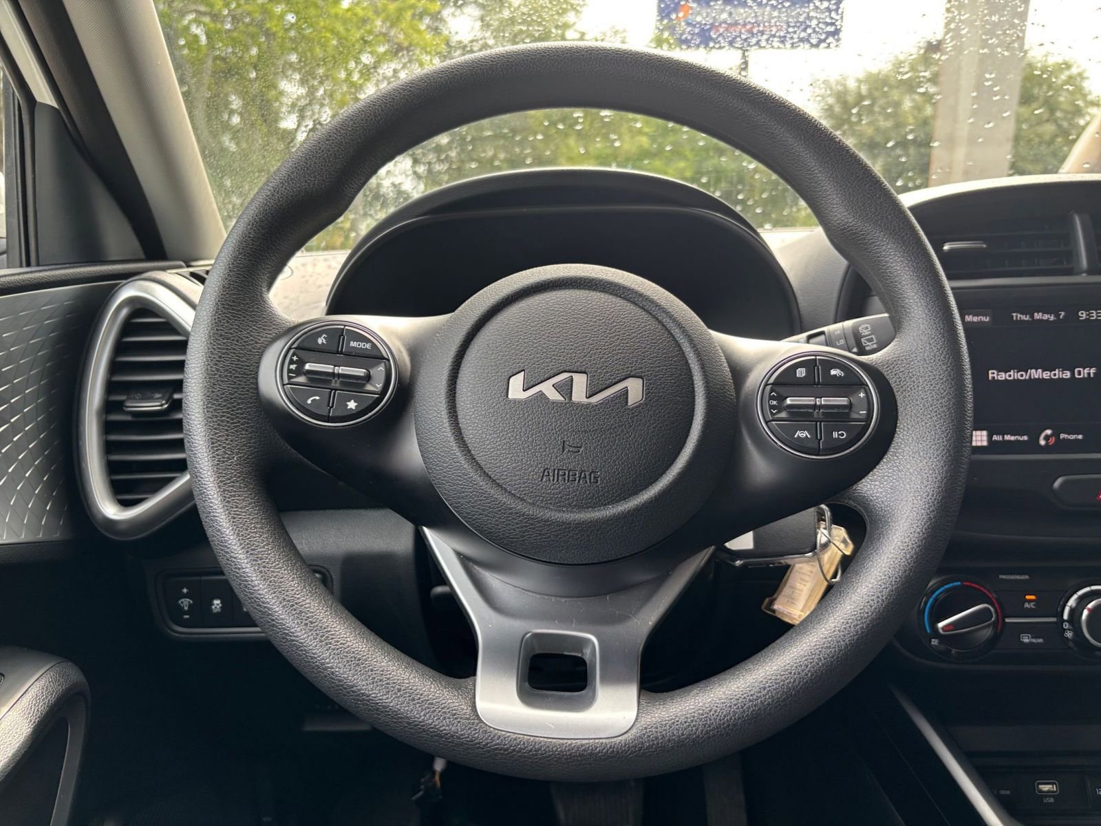 Used 2025 Kia Soul LX w/ LX Technology Package FWD image 25