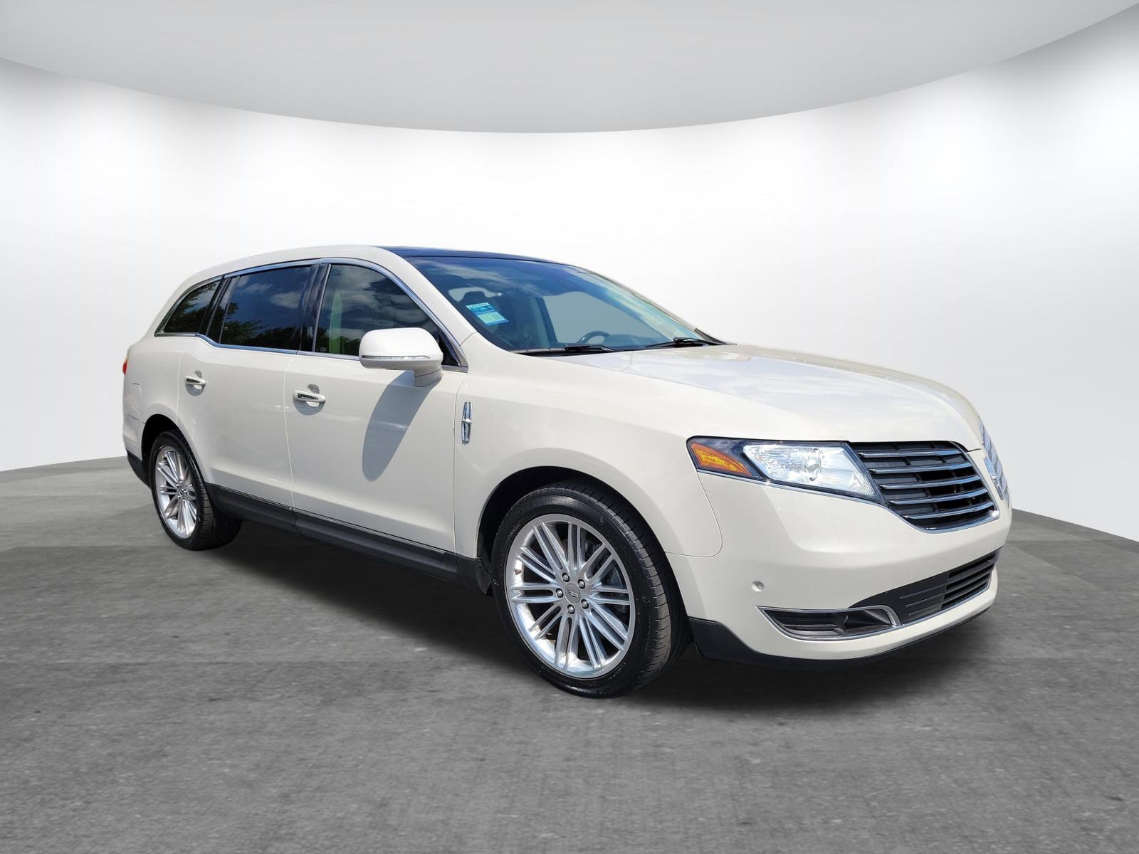 Used 2019 Lincoln MKT AWD image 24