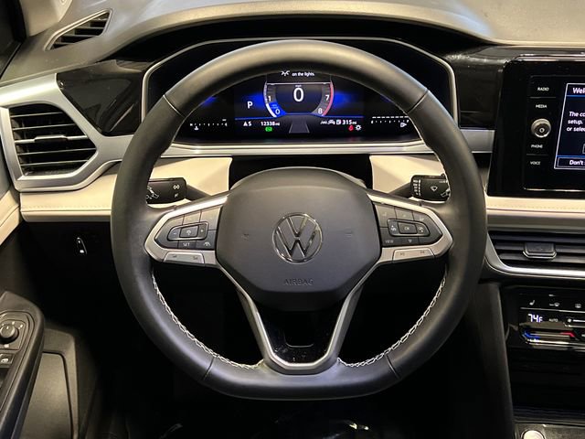 Certified 2025 Volkswagen Taos SE image 19