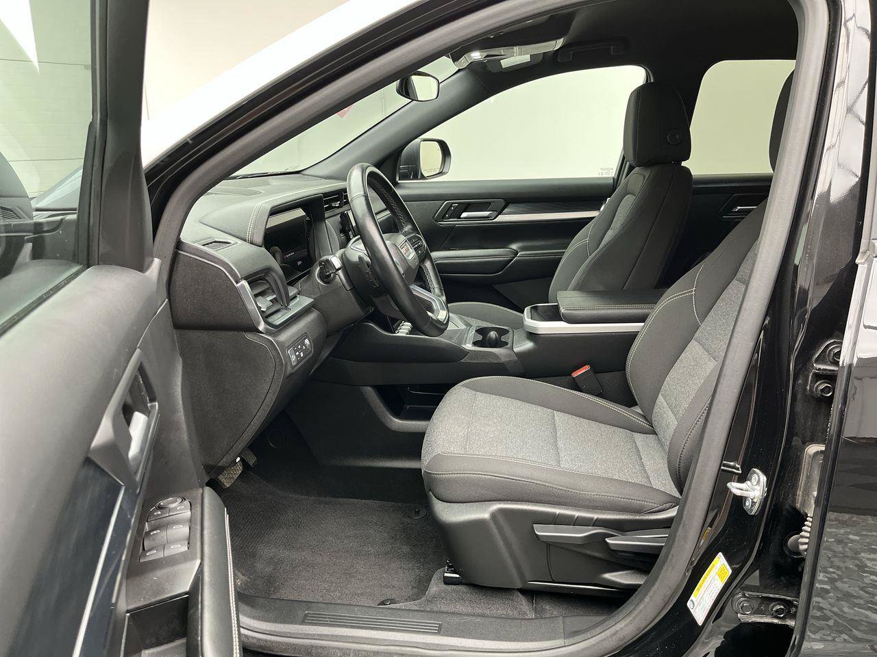 Certified 2025 GMC Terrain Elevation AWD/4WD image 3