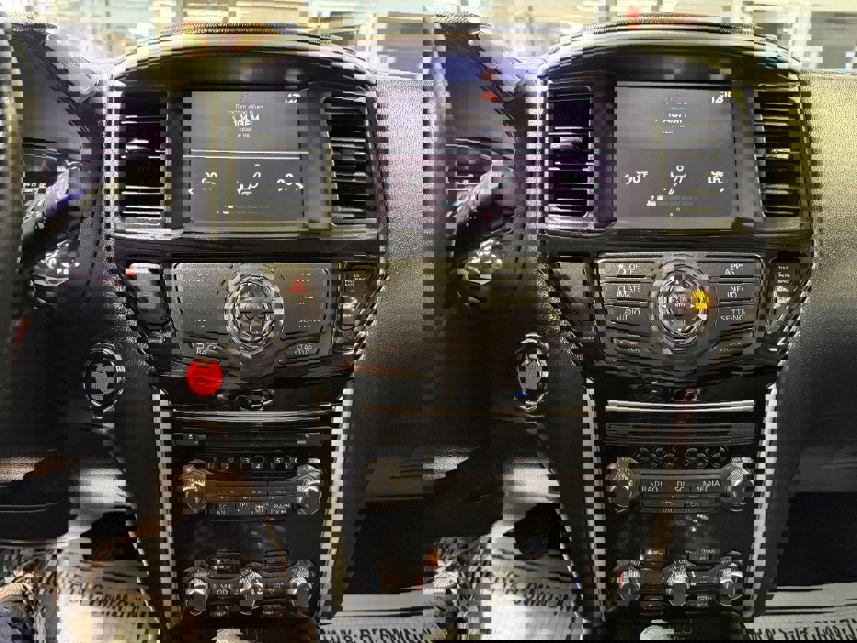 Used 2019 Nissan Pathfinder SV image 13