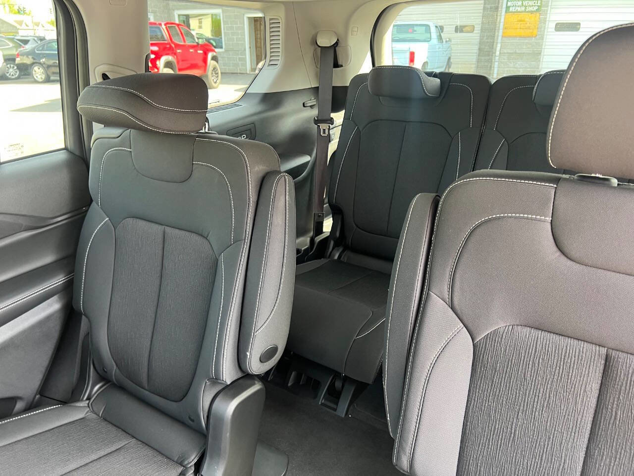 Used 2021 Jeep Grand Cherokee L Laredo w/ Luxury Tech Group I image 24