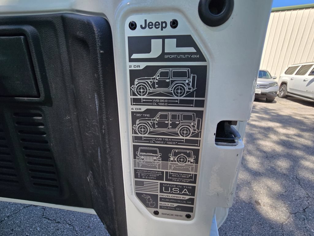 Used 2023 Jeep Wrangler Unlimited Rubicon 4xe w/ Cold Weather Group AWD/4WD image 27