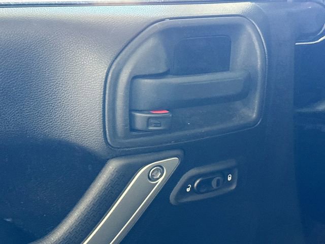 Used 2015 Jeep Wrangler Unlimited Rubicon image 18