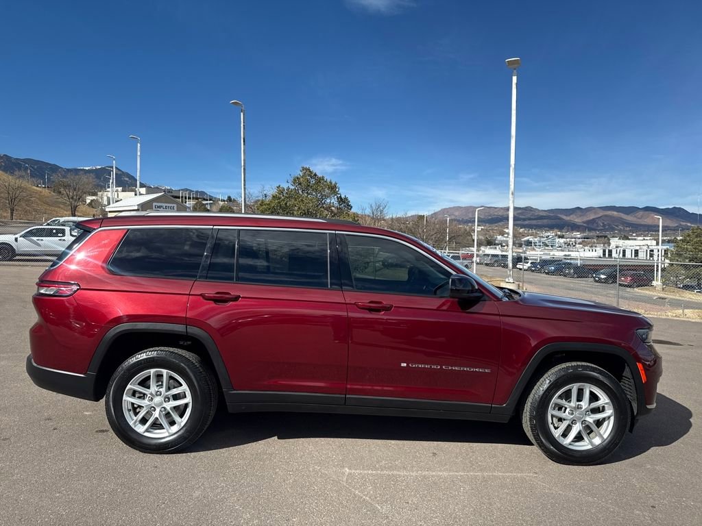 Used 2023 Jeep Grand Cherokee L Laredo image 8