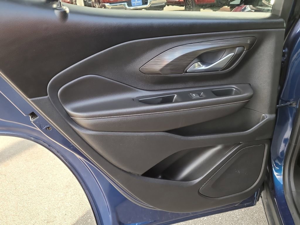 Used 2022 GMC Terrain SLE w/ Driver Convenience Package image 11