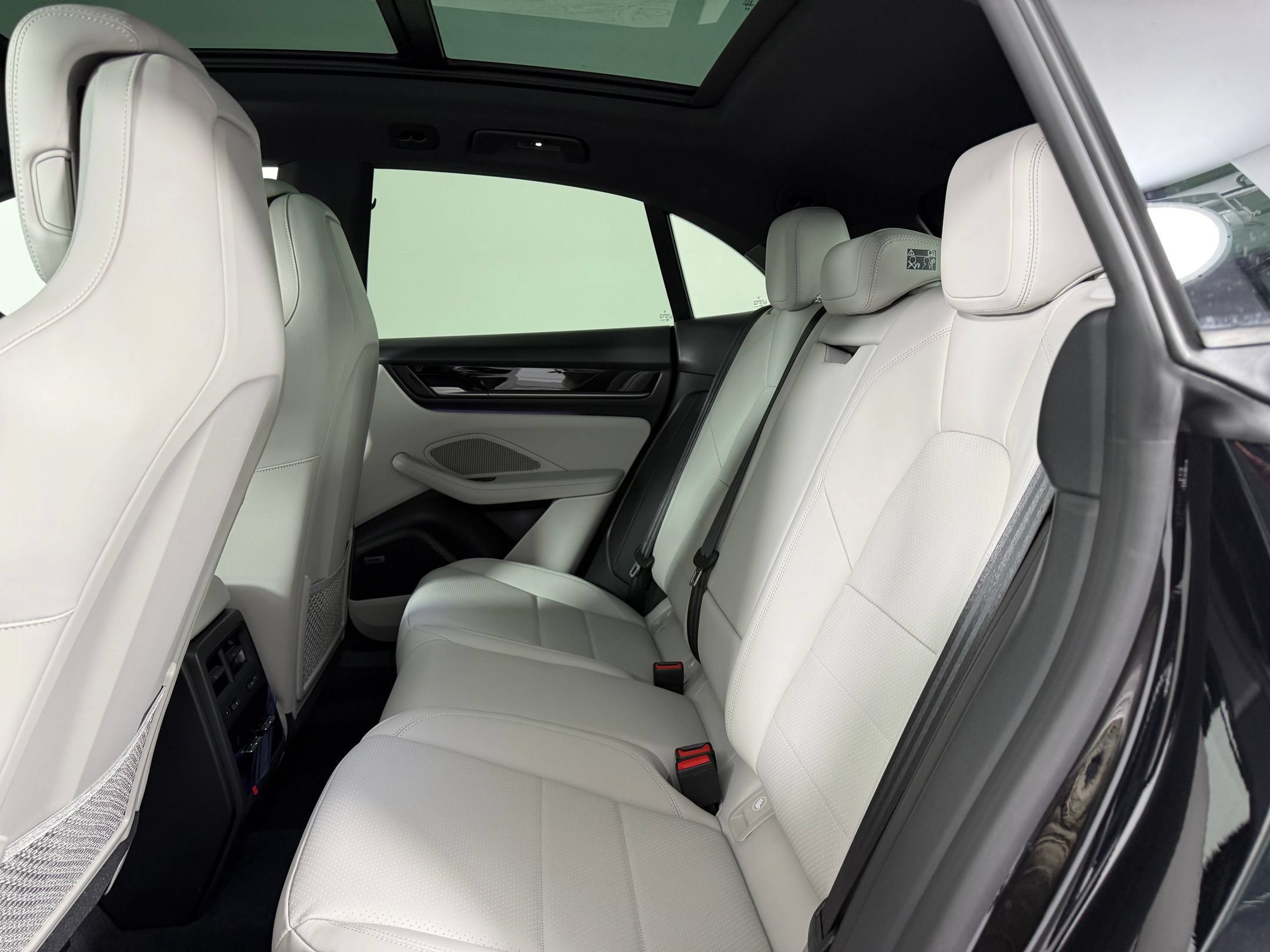 Certified 2026 Porsche Macan Electric RWD image 23