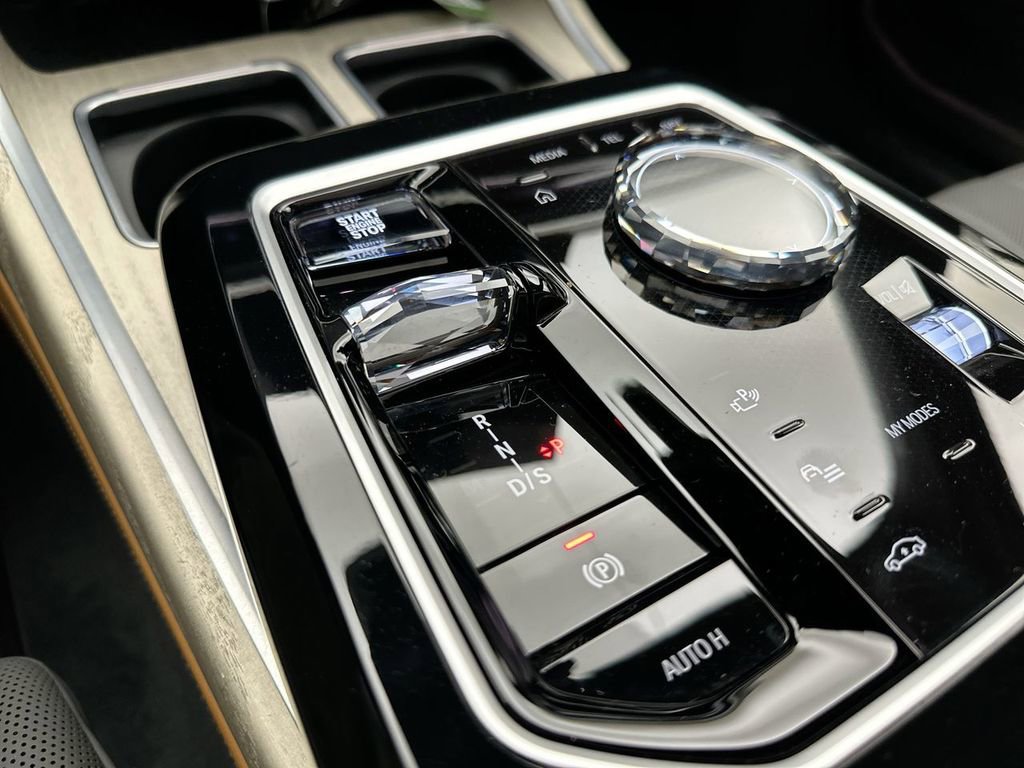 Used 2024 BMW 760i xDrive w/ Executive Package AWD/4WD image 24