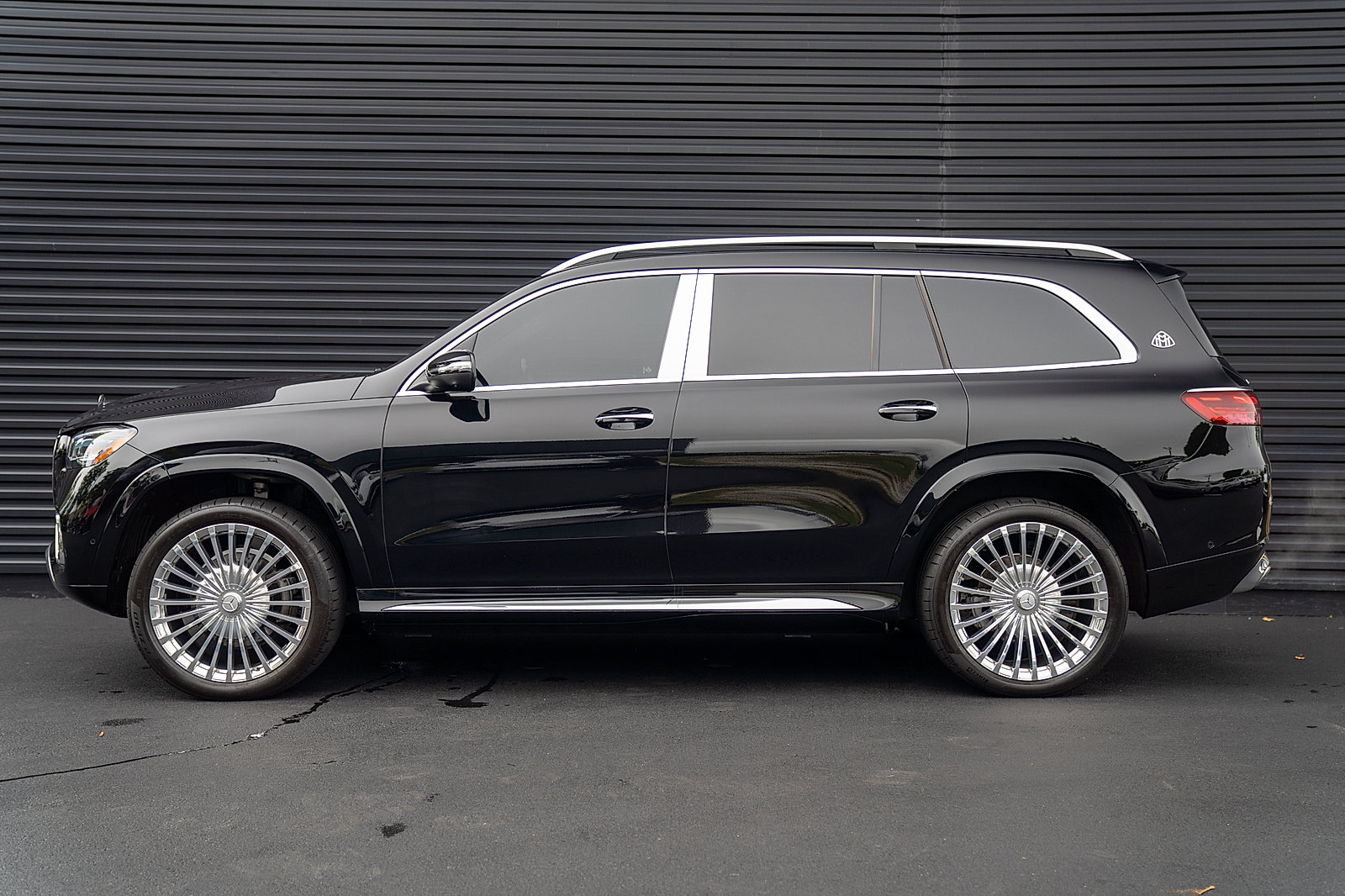 Used 2025 Mercedes-Benz Maybach GLS 600 4MATIC image 2