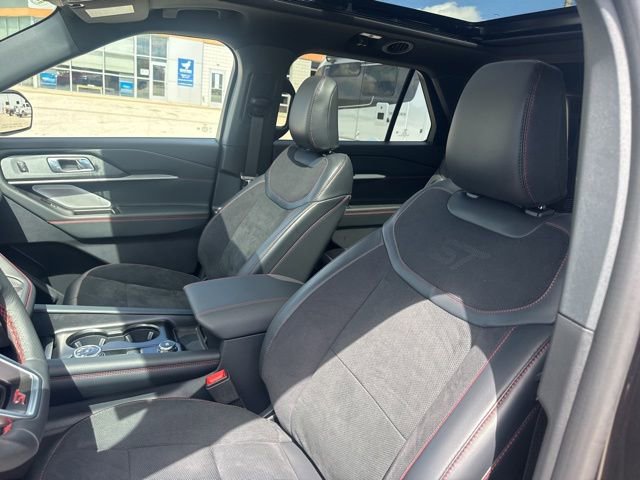 Used 2025 Ford Explorer ST w/ Sun And Sound Package AWD/4WD image 26