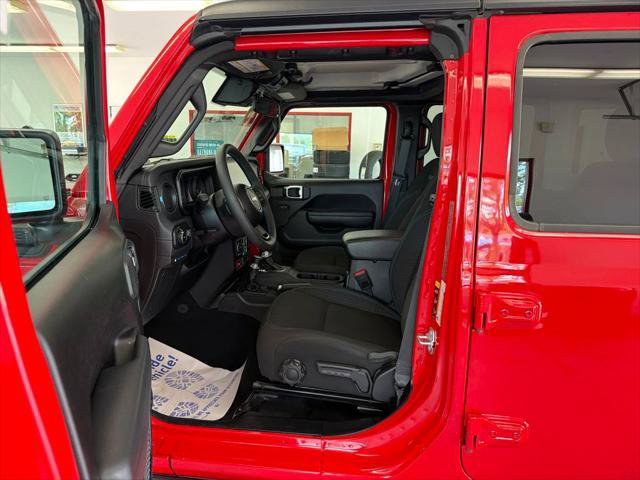 Certified 2025 Jeep Wrangler Unlimited Rubicon 4xe w/ Convenience Group AWD/4WD image 7