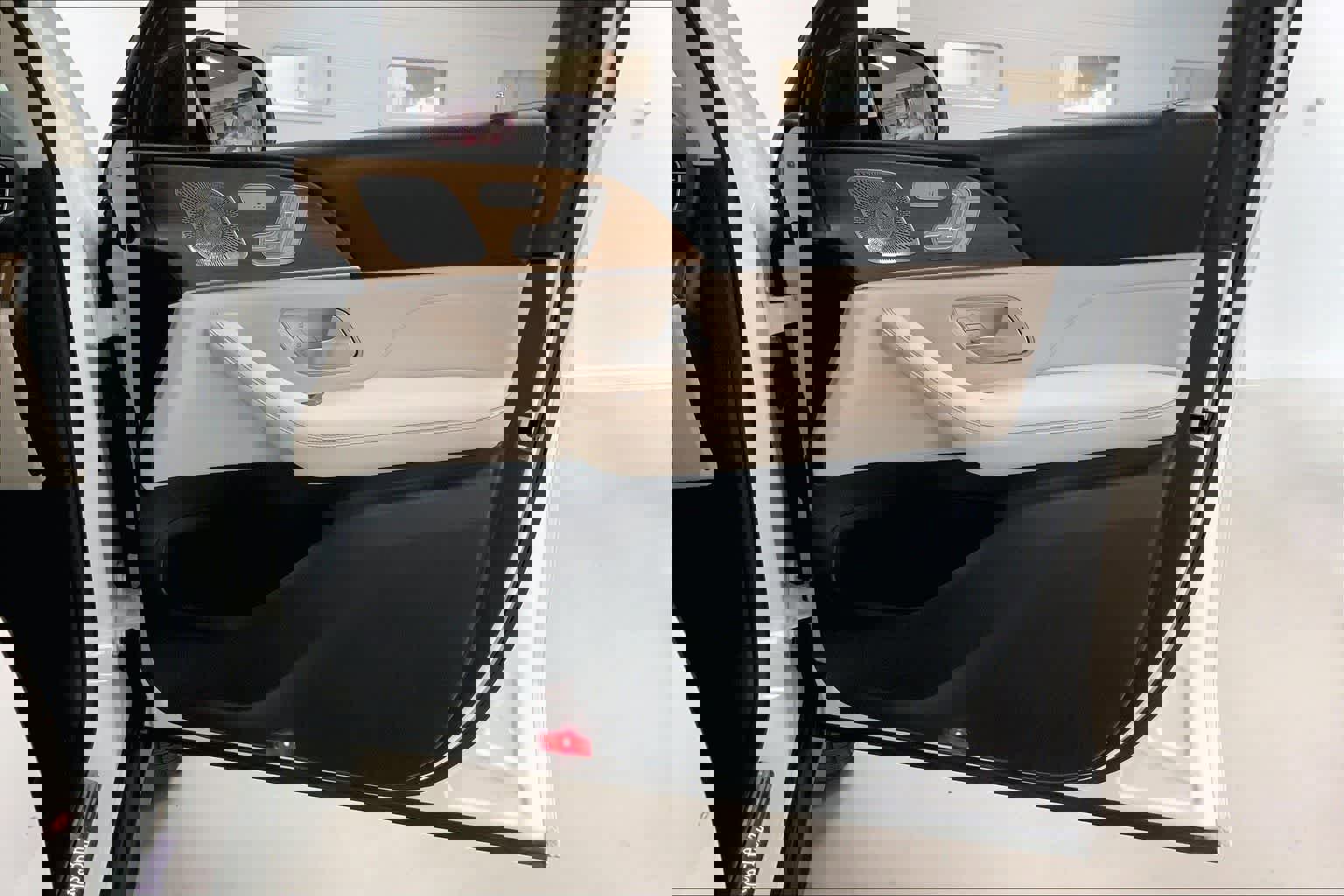 Used 2021 Mercedes-Benz GLE 350 4MATIC w/ Premium Package image 26