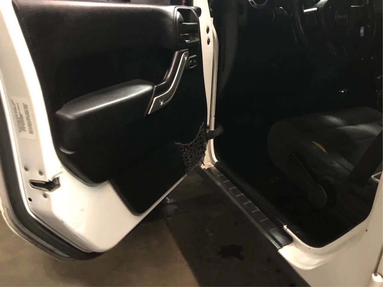 Used 2011 Jeep Wrangler Unlimited Rubicon w/ Dual Top Group image 12