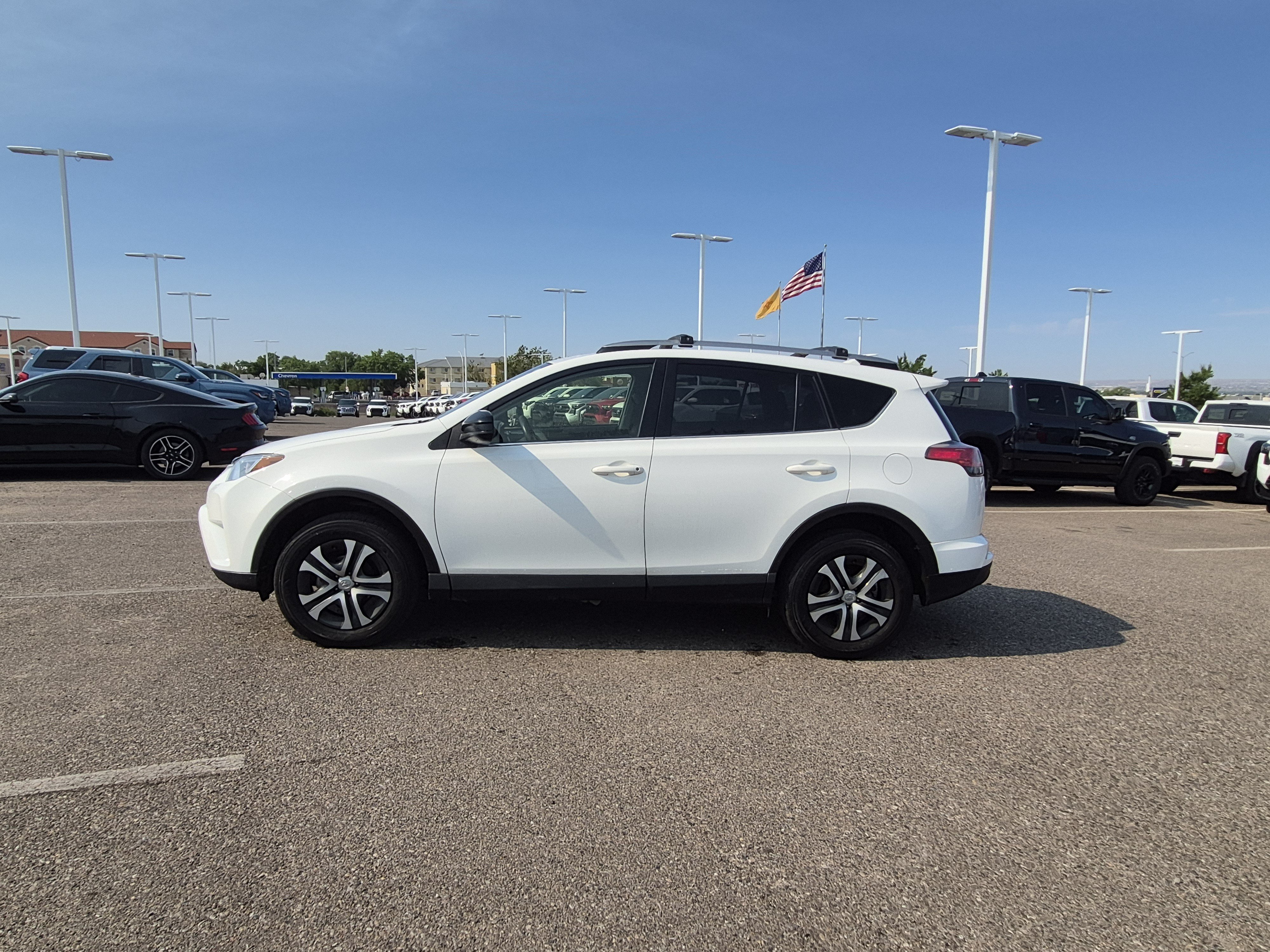 Used 2018 Toyota RAV4 LE w/ Carpet Mat Package AWD/4WD image 2