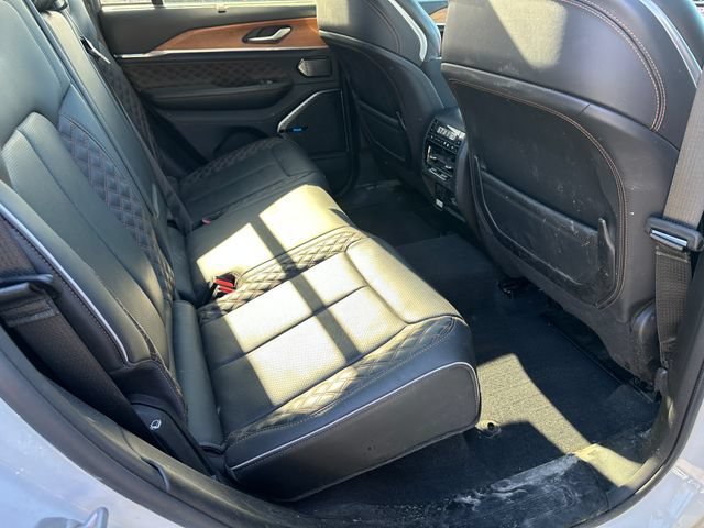 Used 2022 Jeep Grand Cherokee Summit AWD/4WD image 10