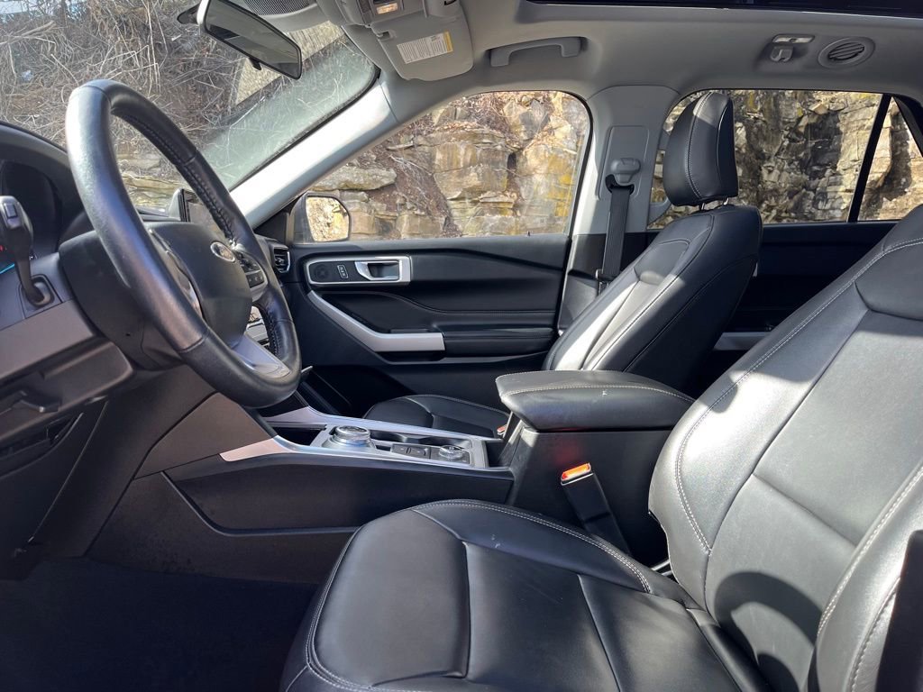 Used 2022 Ford Explorer XLT w/ Equipment Group 202A image 19