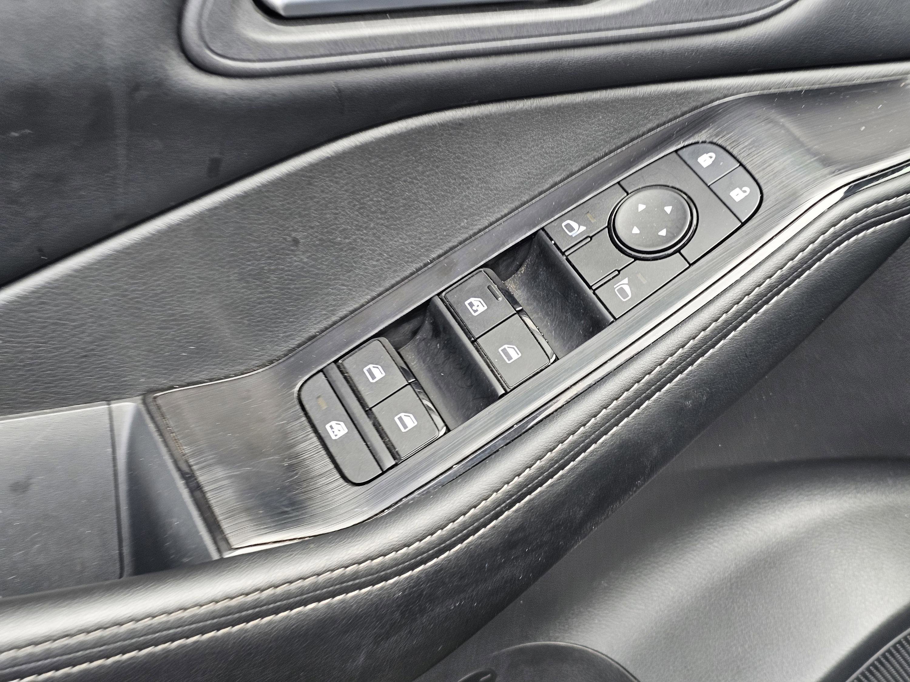 Used 2025 Nissan Rogue SV FWD image 15