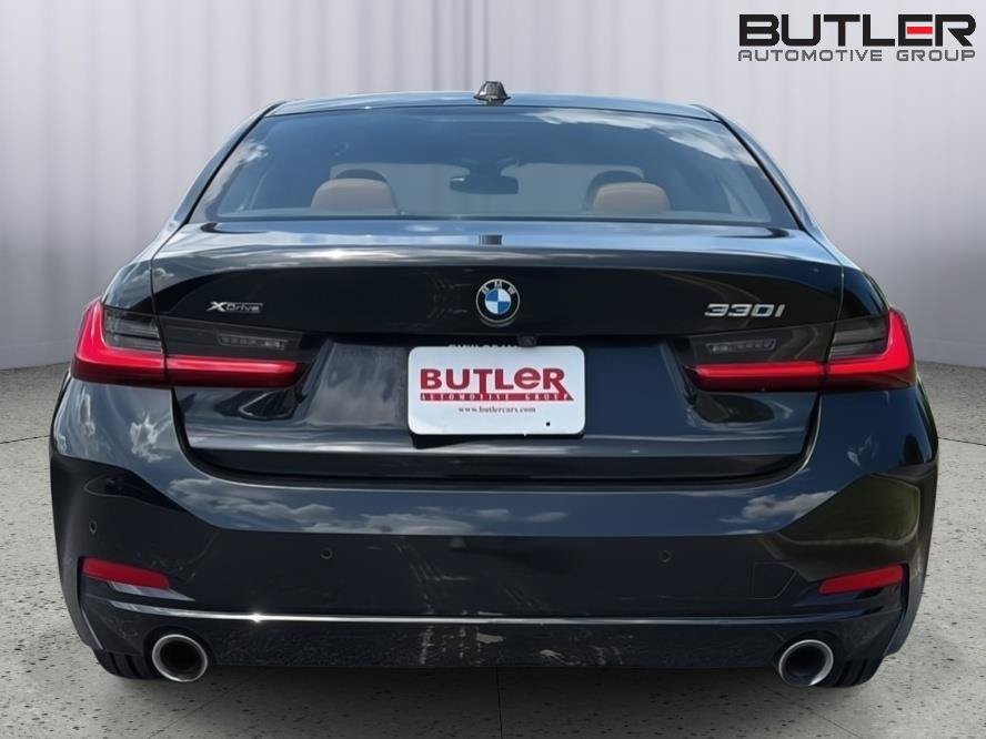 Used 2023 BMW 330i xDrive Sedan w/ Premium Package AWD/4WD image 5