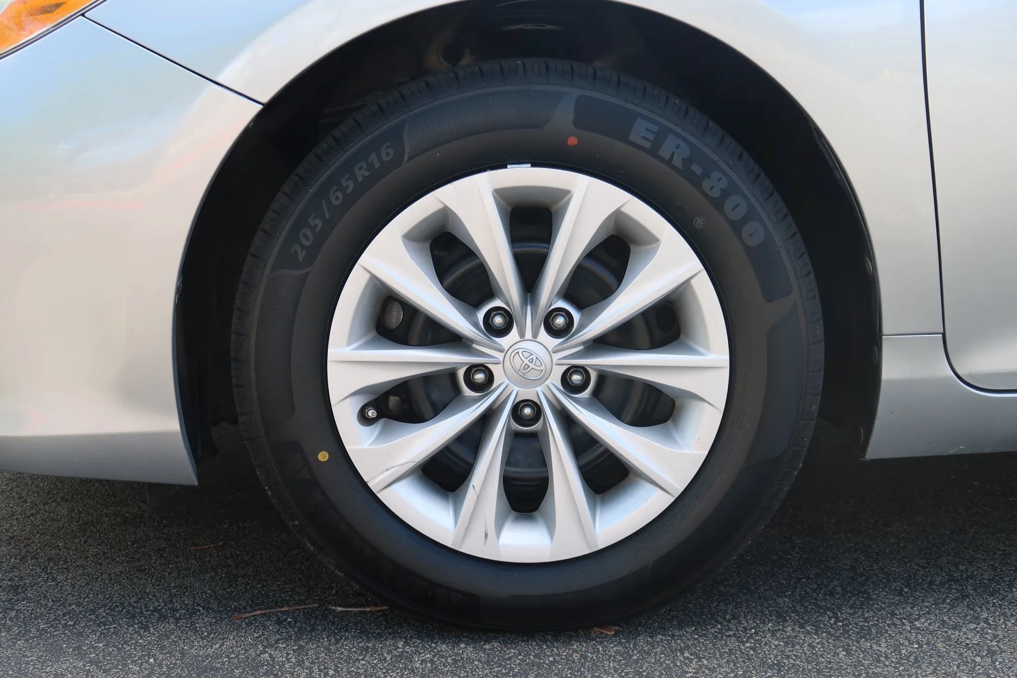 Used 2016 Toyota Camry LE FWD image 12