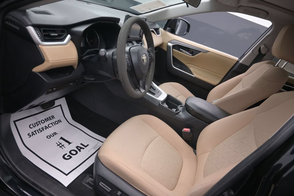 Used 2020 Toyota RAV4 XLE w/ Convenience Package FWD image 18