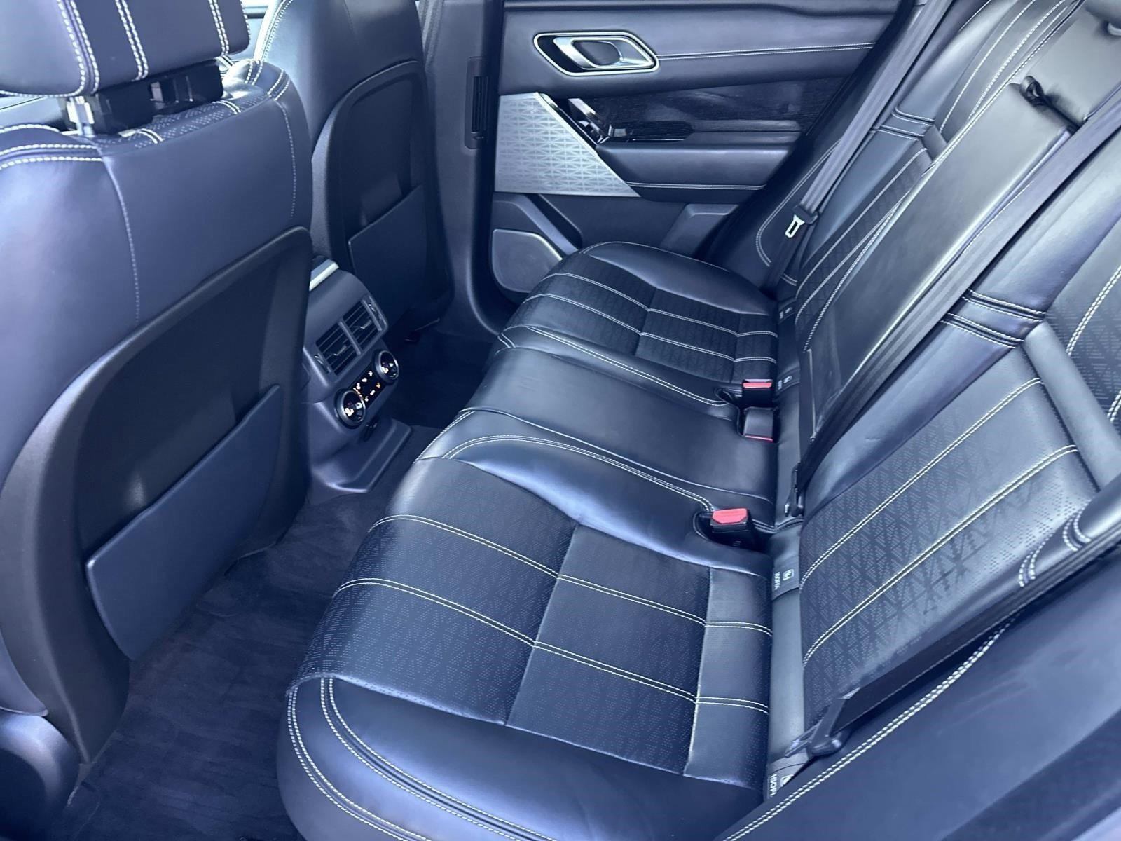 Used 2018 Land Rover Range Rover Velar R-Dynamic HSE image 22