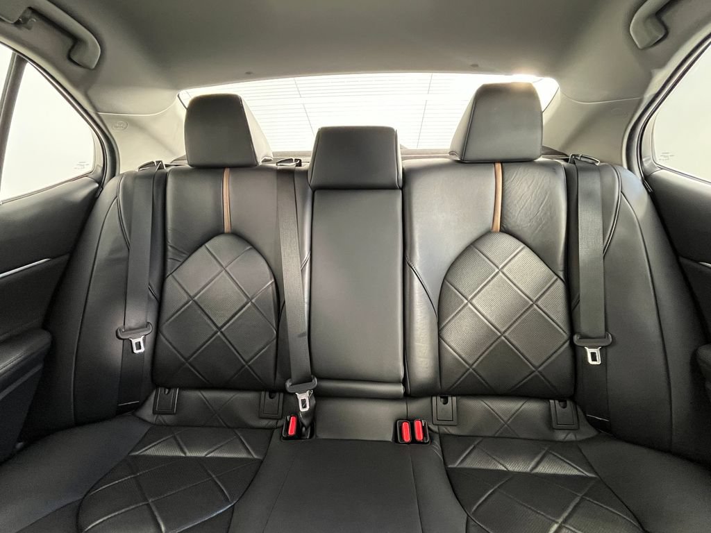 Used 2018 Toyota Camry XLE FWD image 16