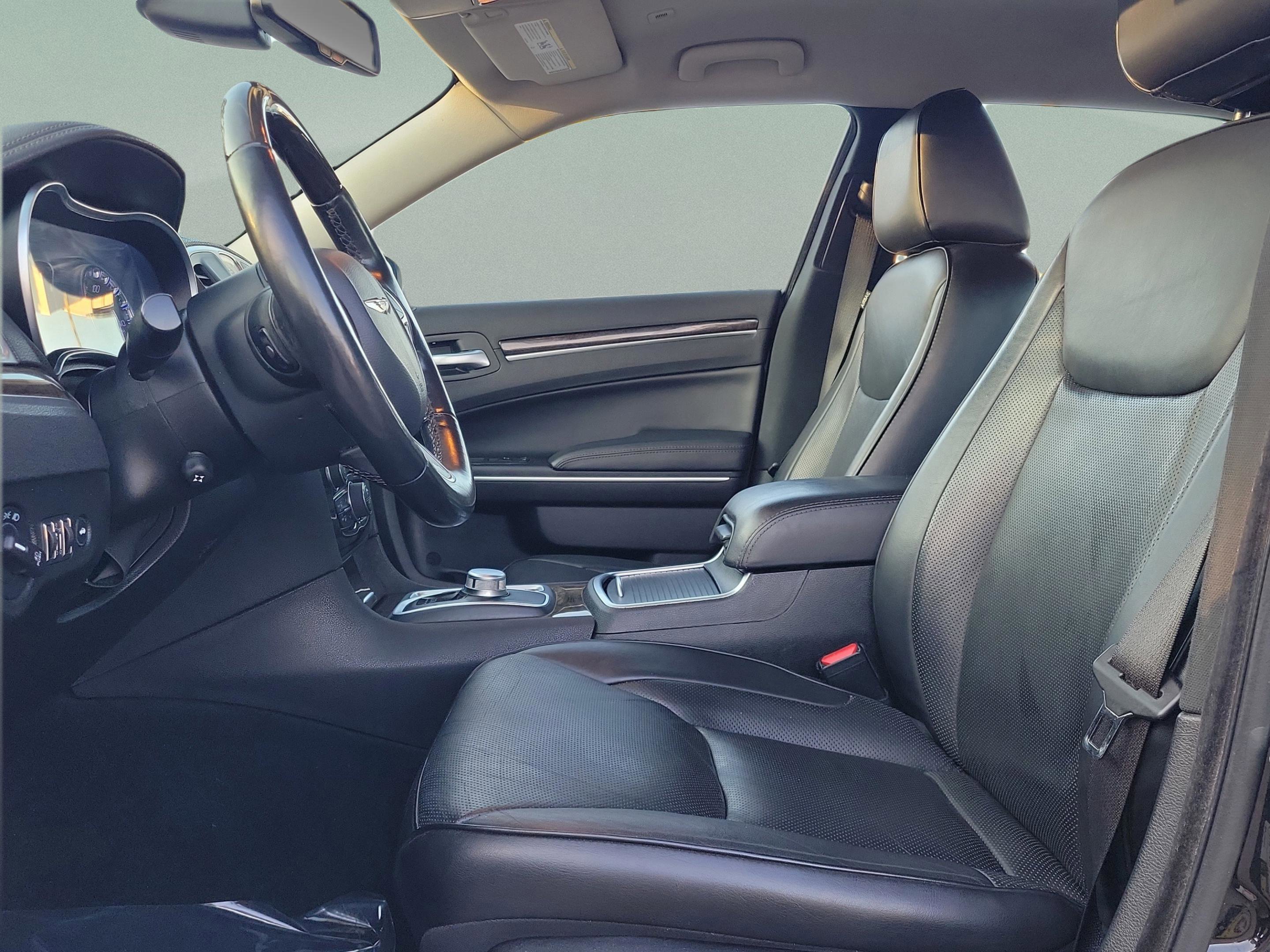 Used 2019 Chrysler 300 Limited image 19