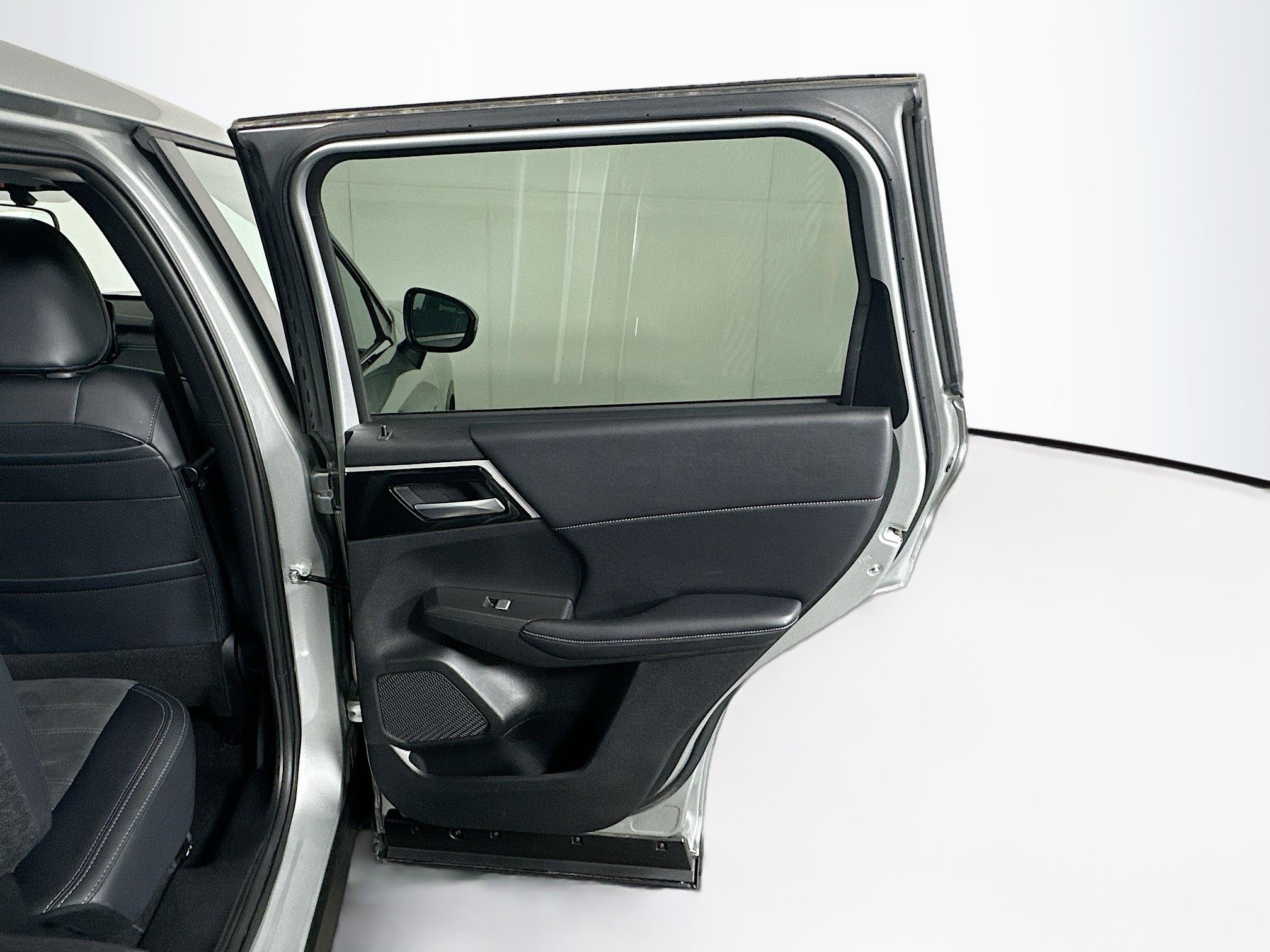 Used 2024 Mitsubishi Outlander 4WD Plug-In Hybrid image 30