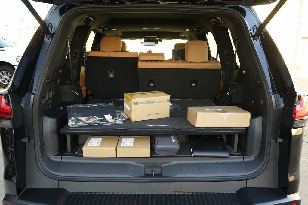 Used 2026 Lexus LX 700h Luxury w/ Accessory Package (Z1) image 37