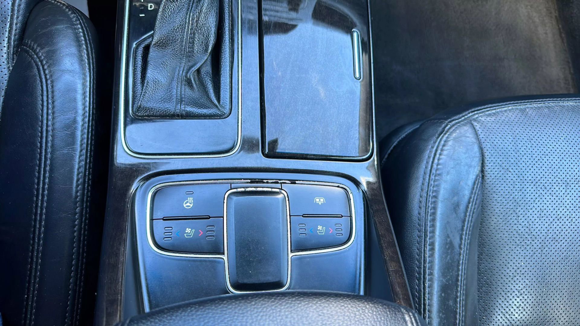 Used 2016 Kia Cadenza Premium image 22