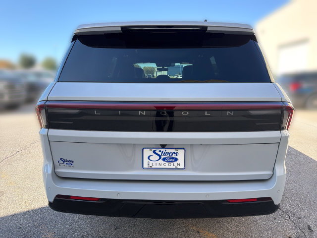 New 2026 Lincoln Navigator Reserve w/ Jet Appearance Package AWD/4WD image 7