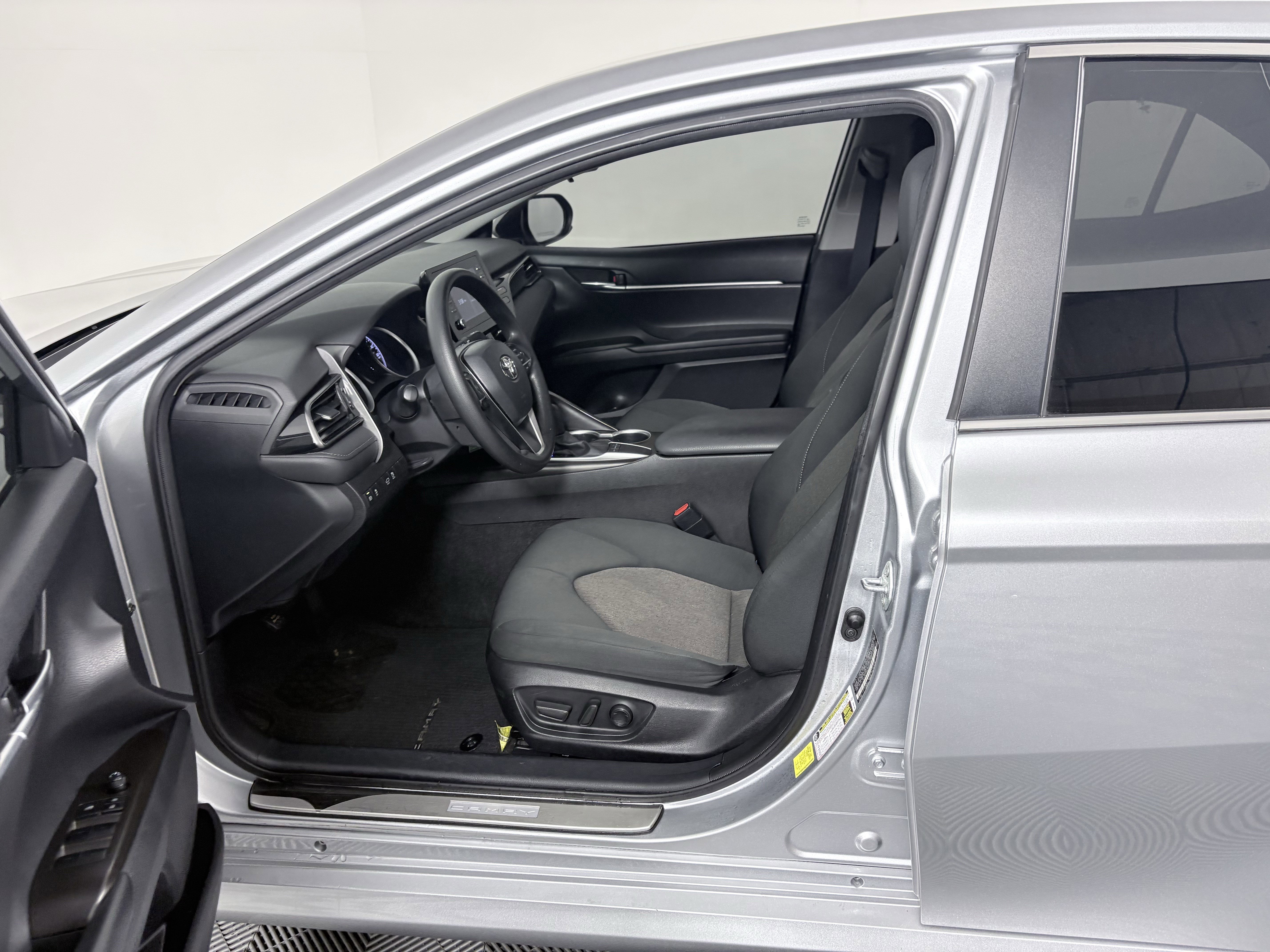 Used 2022 Toyota Camry LE image 12