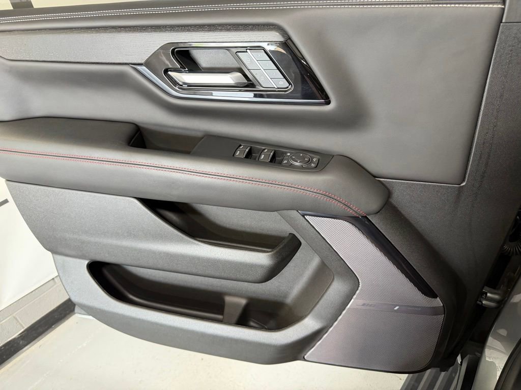 Used 2025 GMC Yukon AT4 Ultimate AWD/4WD image 14