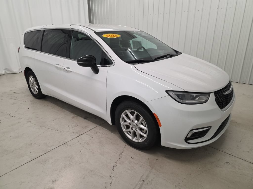 Used 2025 Chrysler Pacifica Select FWD image 7